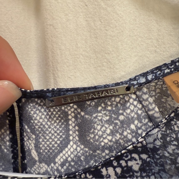 Elie Tahari 100% Silk Blouse Navy Blue Animal Print Womens Small Shirt Sheer - Picture 2 of 5